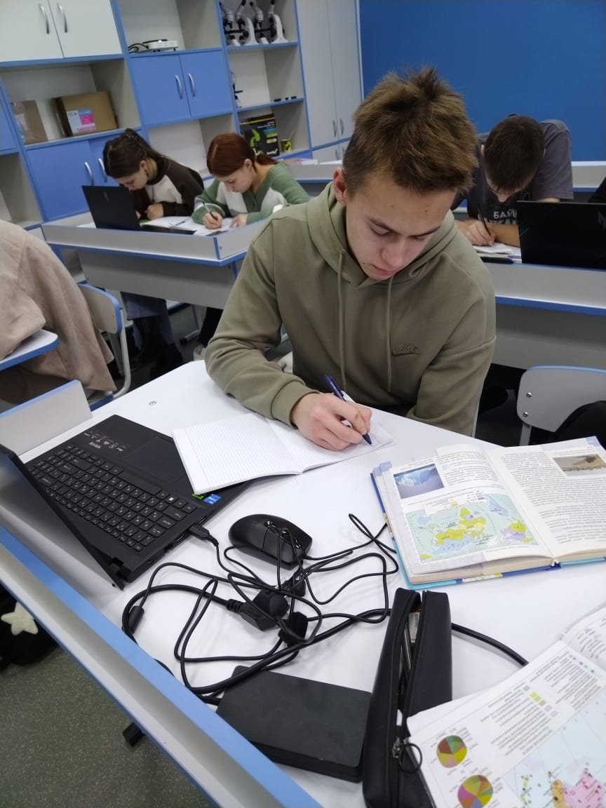 Урок химии - Азот и его соединения с применением оборудования Точка роста