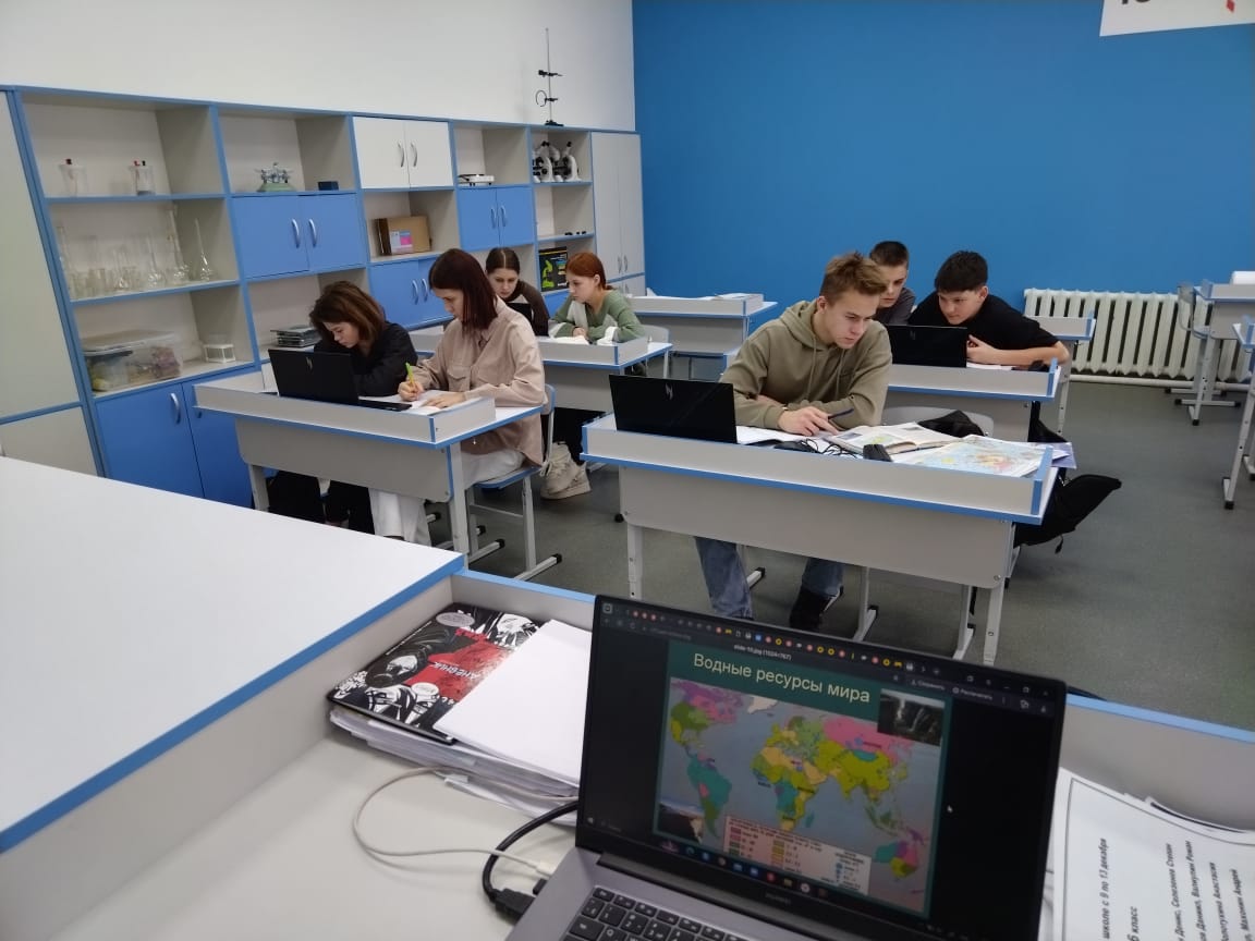 Урок химии - Азот и его соединения с применением оборудования Точка роста